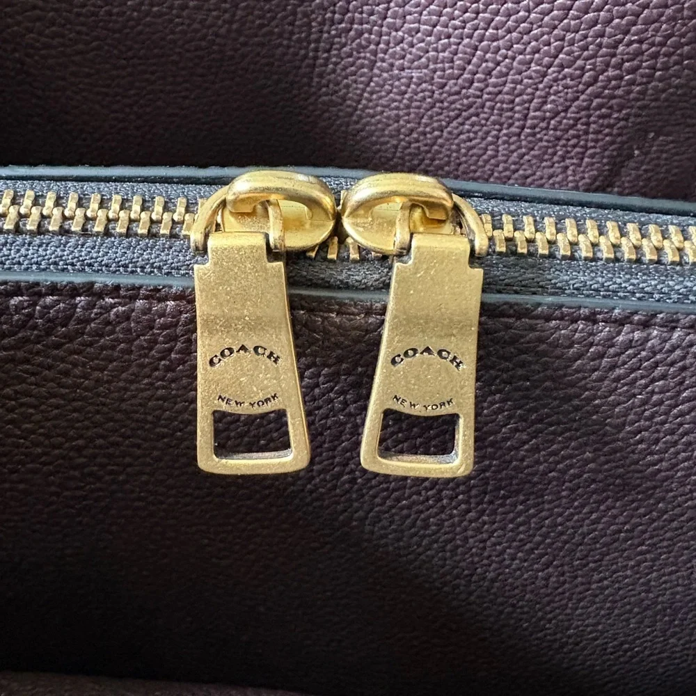 COACH Lora Carryall 30 Pebbled Black Leather Bag with Turlock, like new - Picture 6 of 11